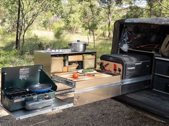How to use Newmar slide out kitchen slide?